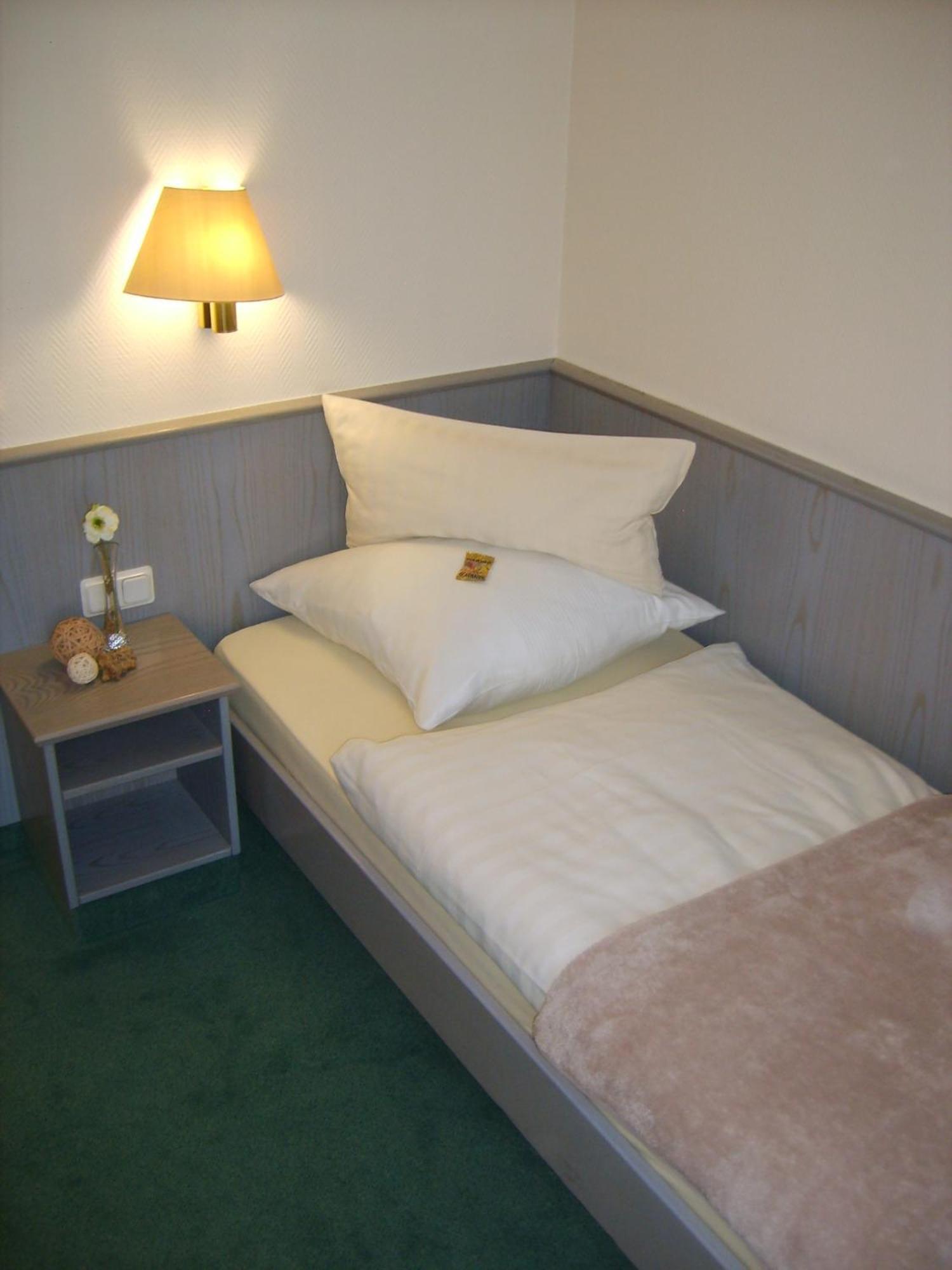 City Hotel By Celina Hagen  Oda fotoğraf