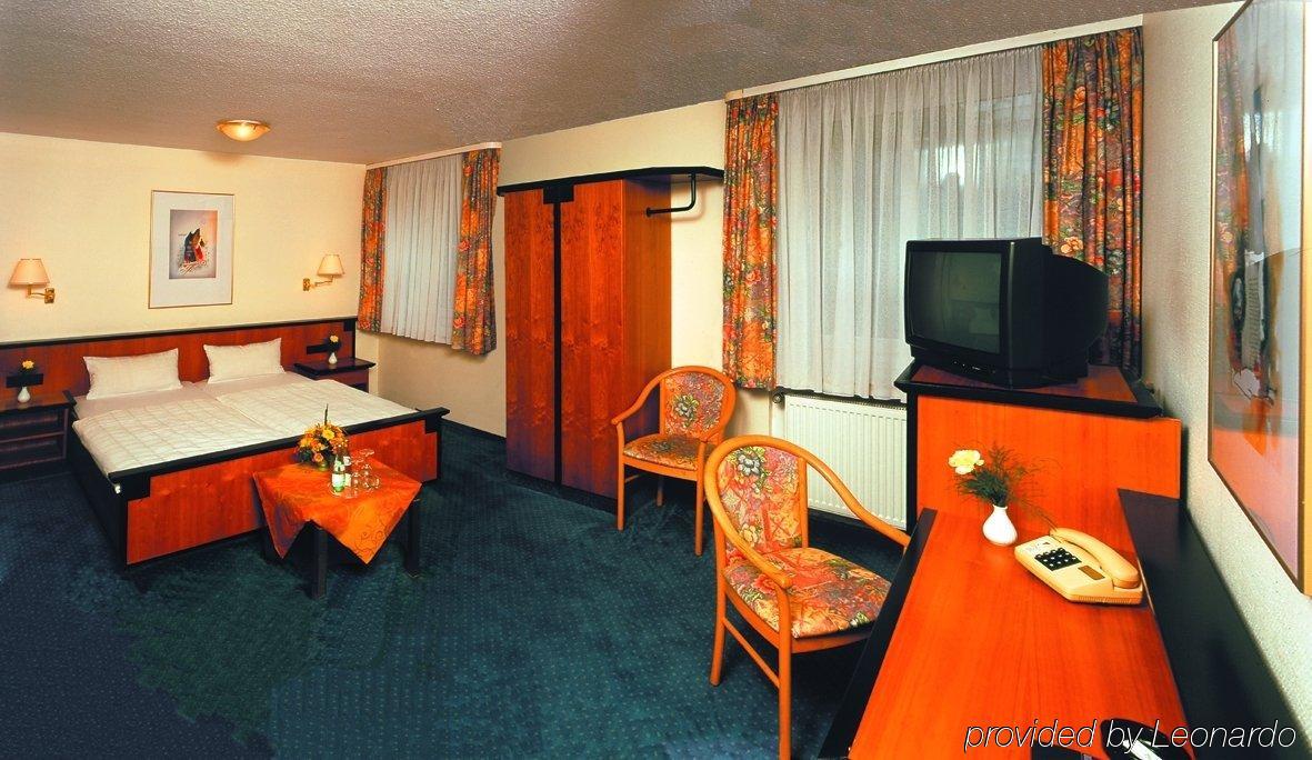 City Hotel By Celina Hagen  Oda fotoğraf